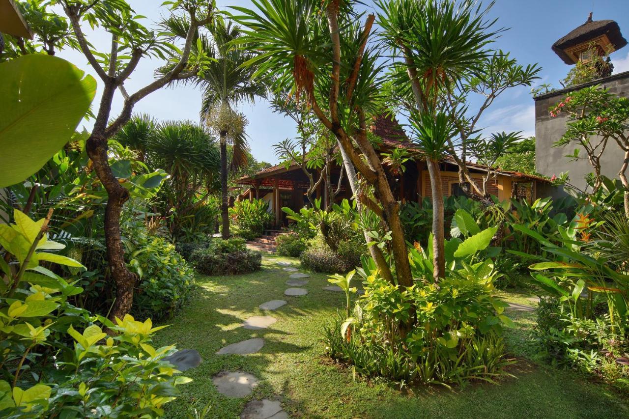 Mahe Garden Inn And Villas By Kamara Кута Экстерьер фото